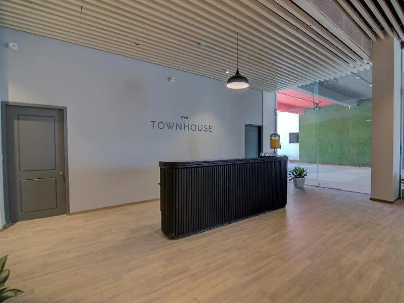 Townhouse Sector 49 Near Logix City Centre Noida 4*,