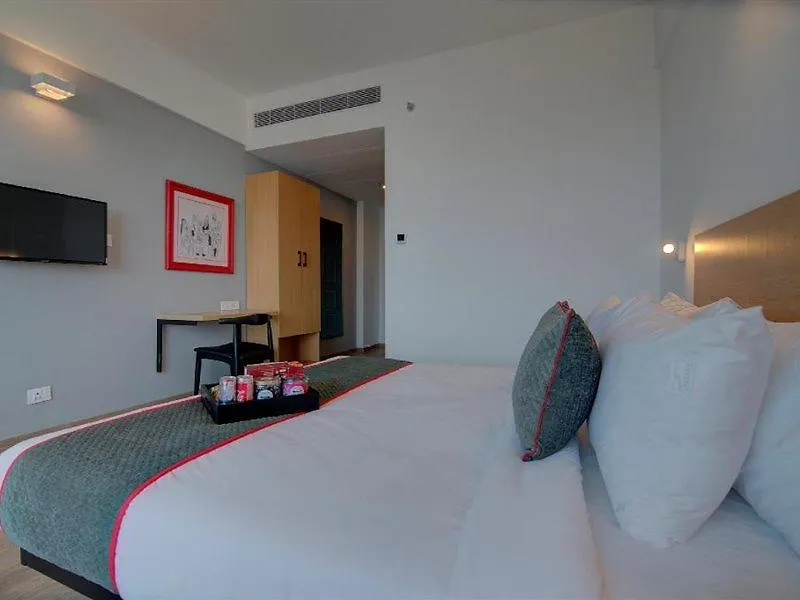 Townhouse Sector 49 Near Logix City Centre Noida 4*,