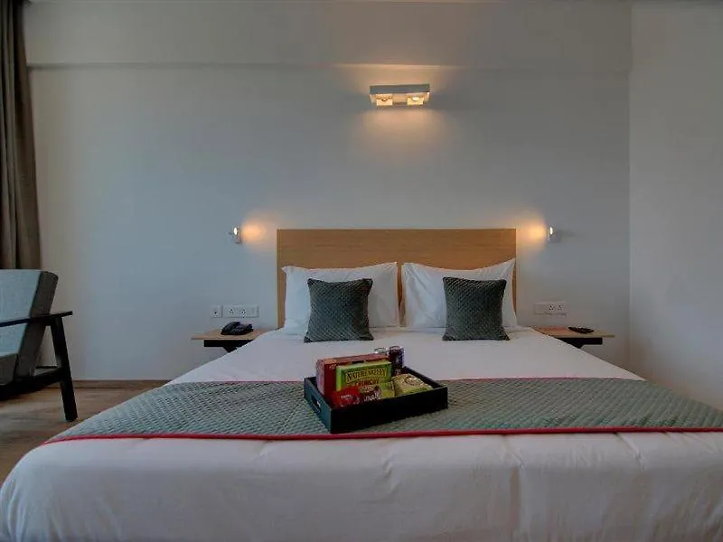 Hotel Townhouse Sector 49 Near Logix City Centre Noida