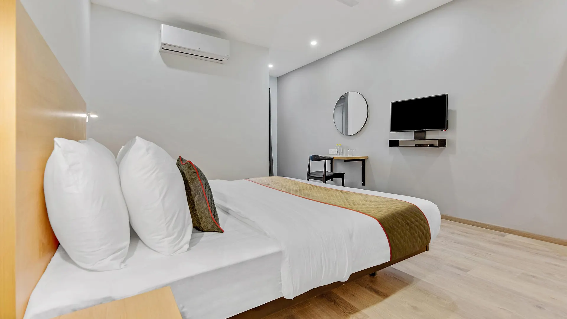 Townhouse Sector 49 Near Logix City Centre Noida Hotel