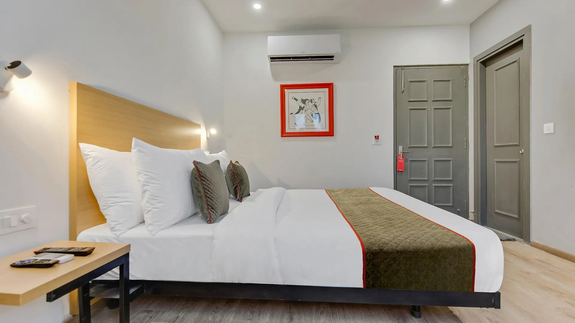 Townhouse Sector 49 Near Logix City Centre Noida Hotel