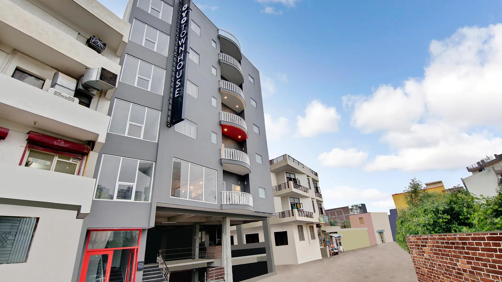 **** Hotel Townhouse Sector 49 Near Logix City Centre Noida India