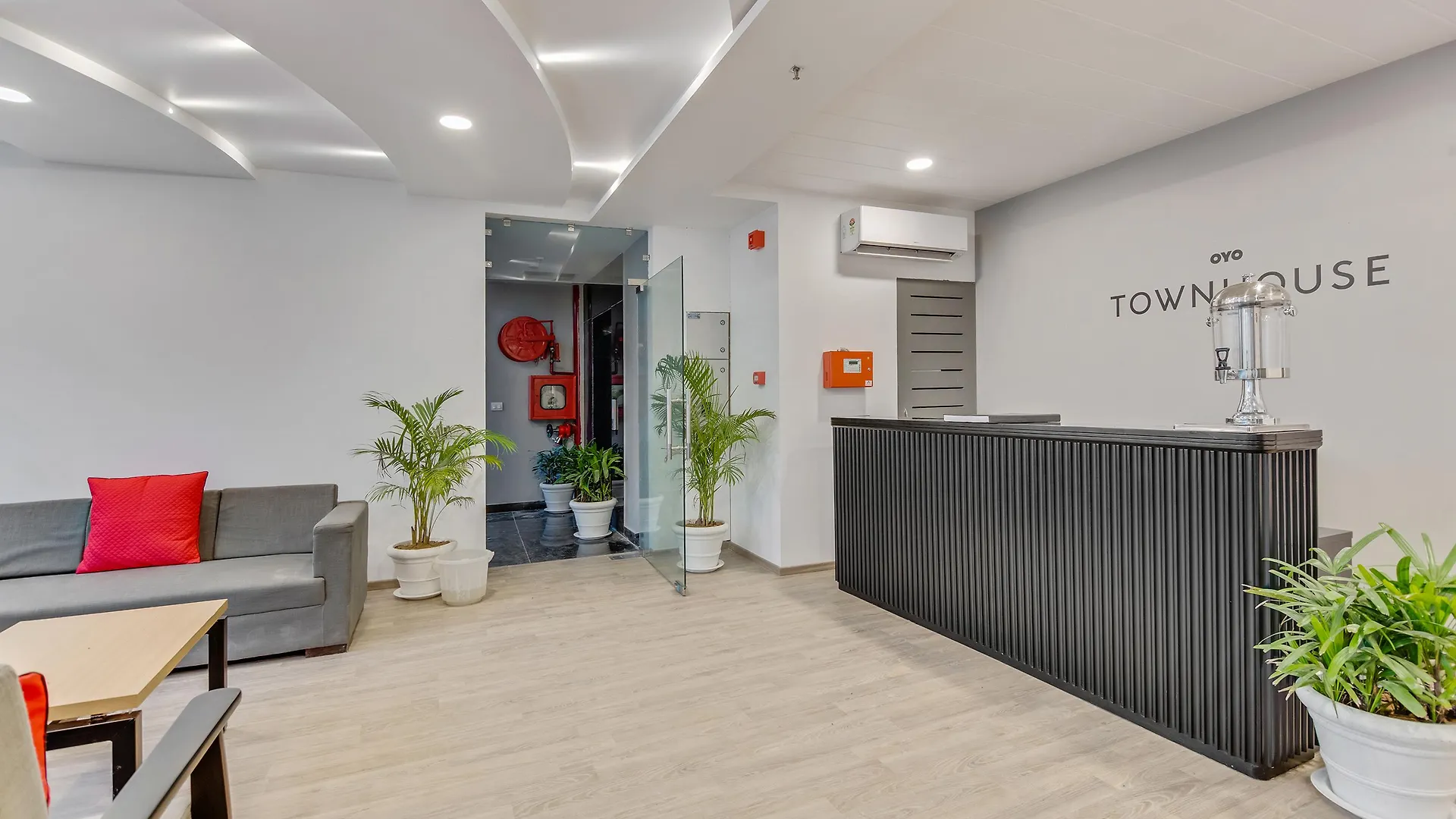 Hotel Townhouse Sector 49 Near Logix City Centre Noida