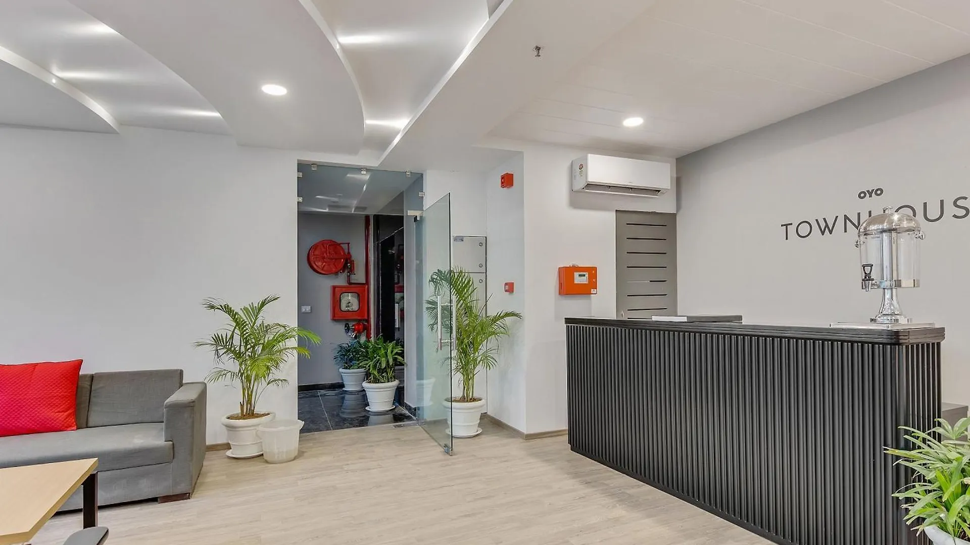 Hotel Townhouse Sector 49 Near Logix City Centre Noida