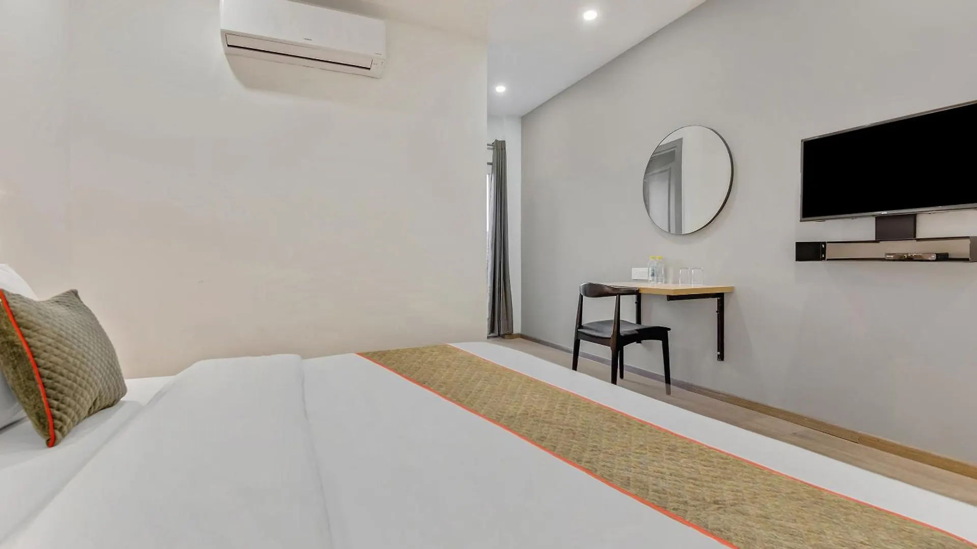 **** Hotel Townhouse Sector 49 Near Logix City Centre Noida India
