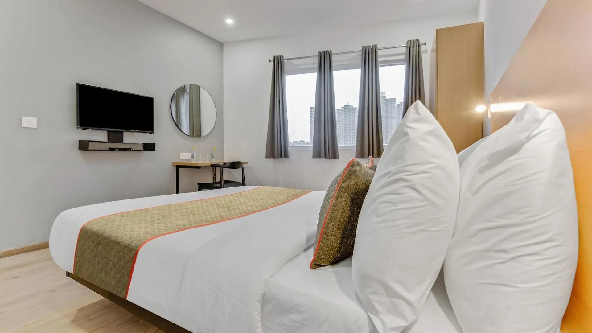 Townhouse Sector 49 Near Logix City Centre Noida Hotel