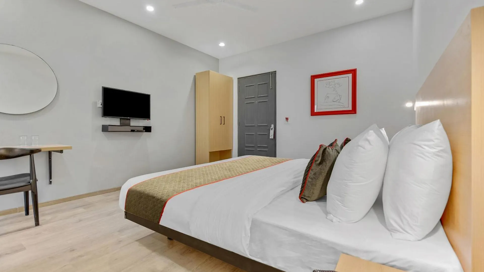 Townhouse Sector 49 Near Logix City Centre Noida Hotel