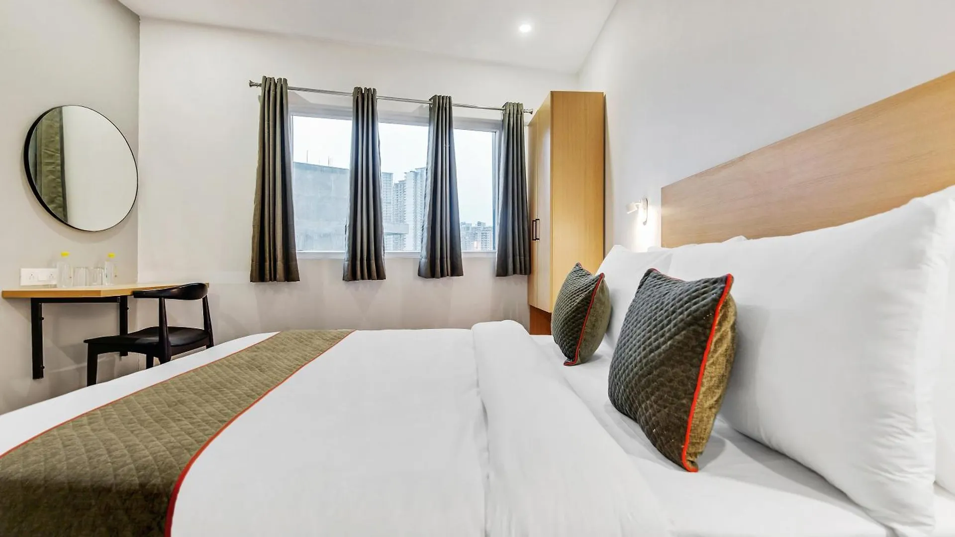 Townhouse Sector 49 Near Logix City Centre Noida Hotel