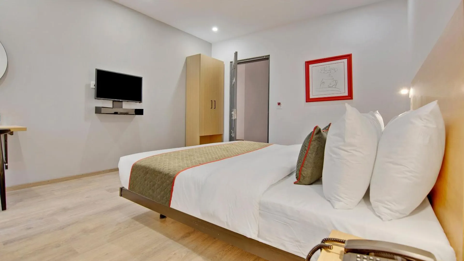 Townhouse Sector 49 Near Logix City Centre Noida Hotel