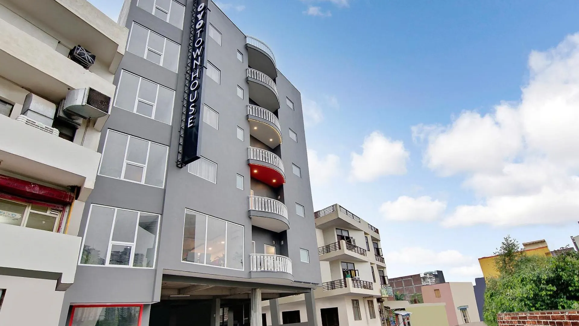 Townhouse Sector 49 Near Logix City Centre Noida India
