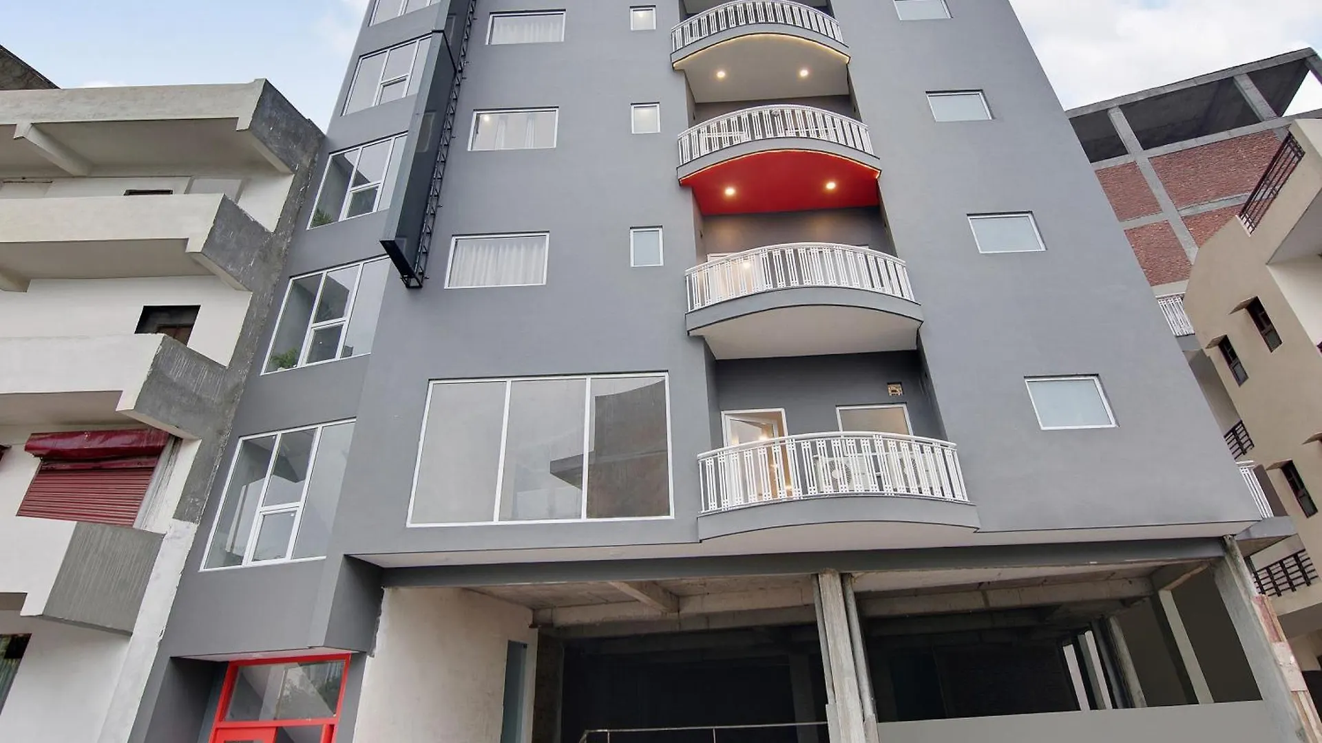 Townhouse Sector 49 Near Logix City Centre Noida Hotel