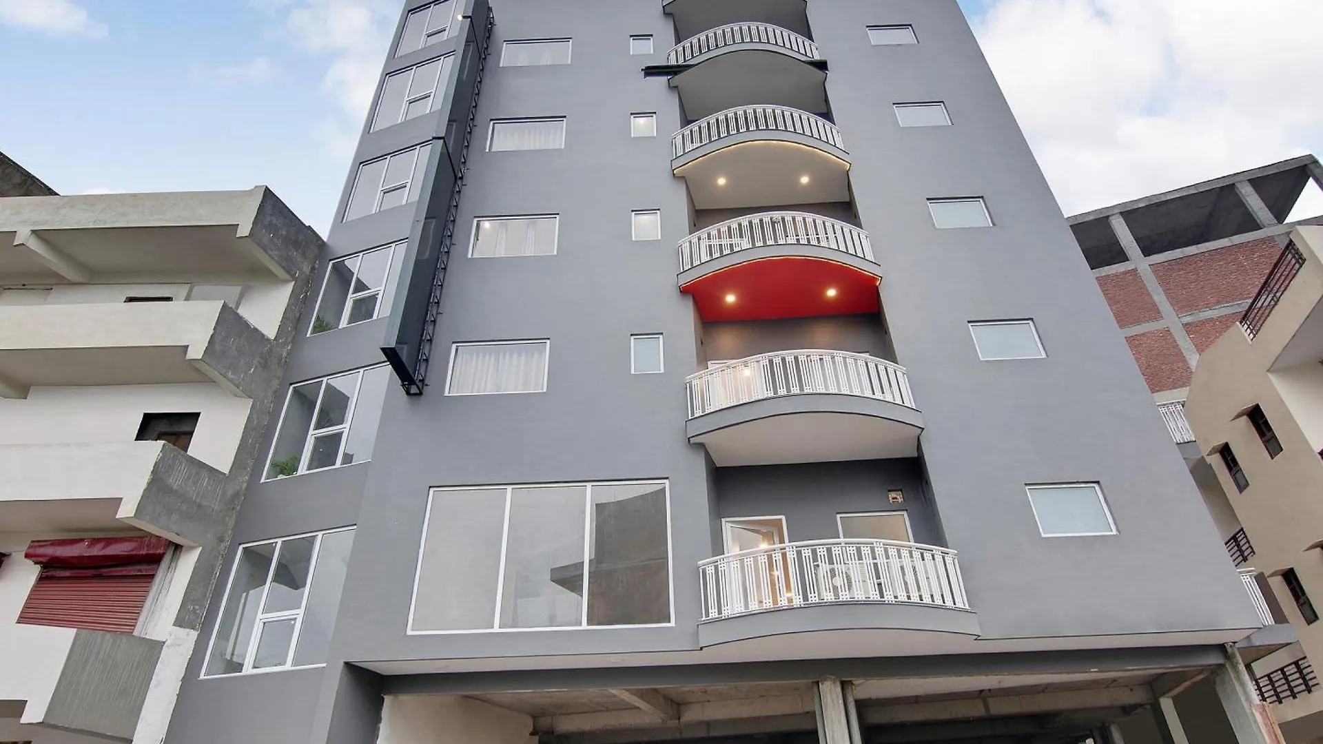 **** Hotel Townhouse Sector 49 Near Logix City Centre Noida India