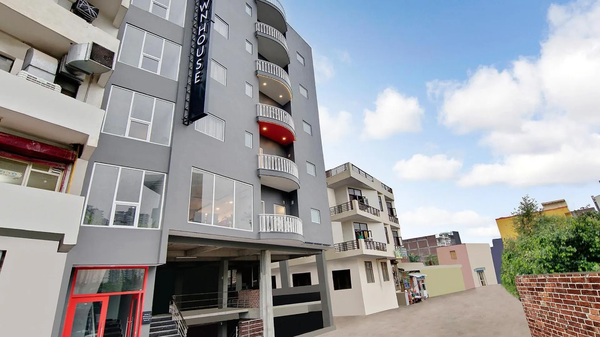 Townhouse Sector 49 Near Logix City Centre Noida