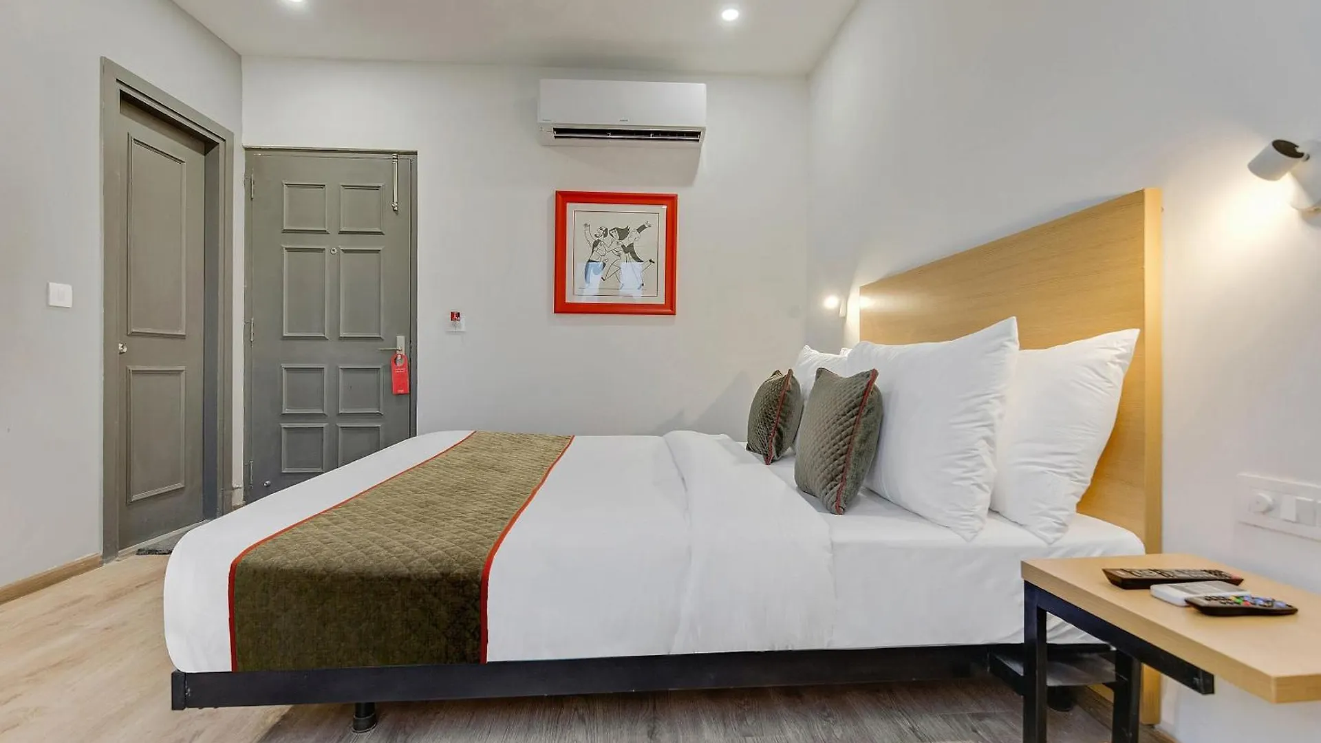 Hotel Townhouse Sector 49 Near Logix City Centre Noida