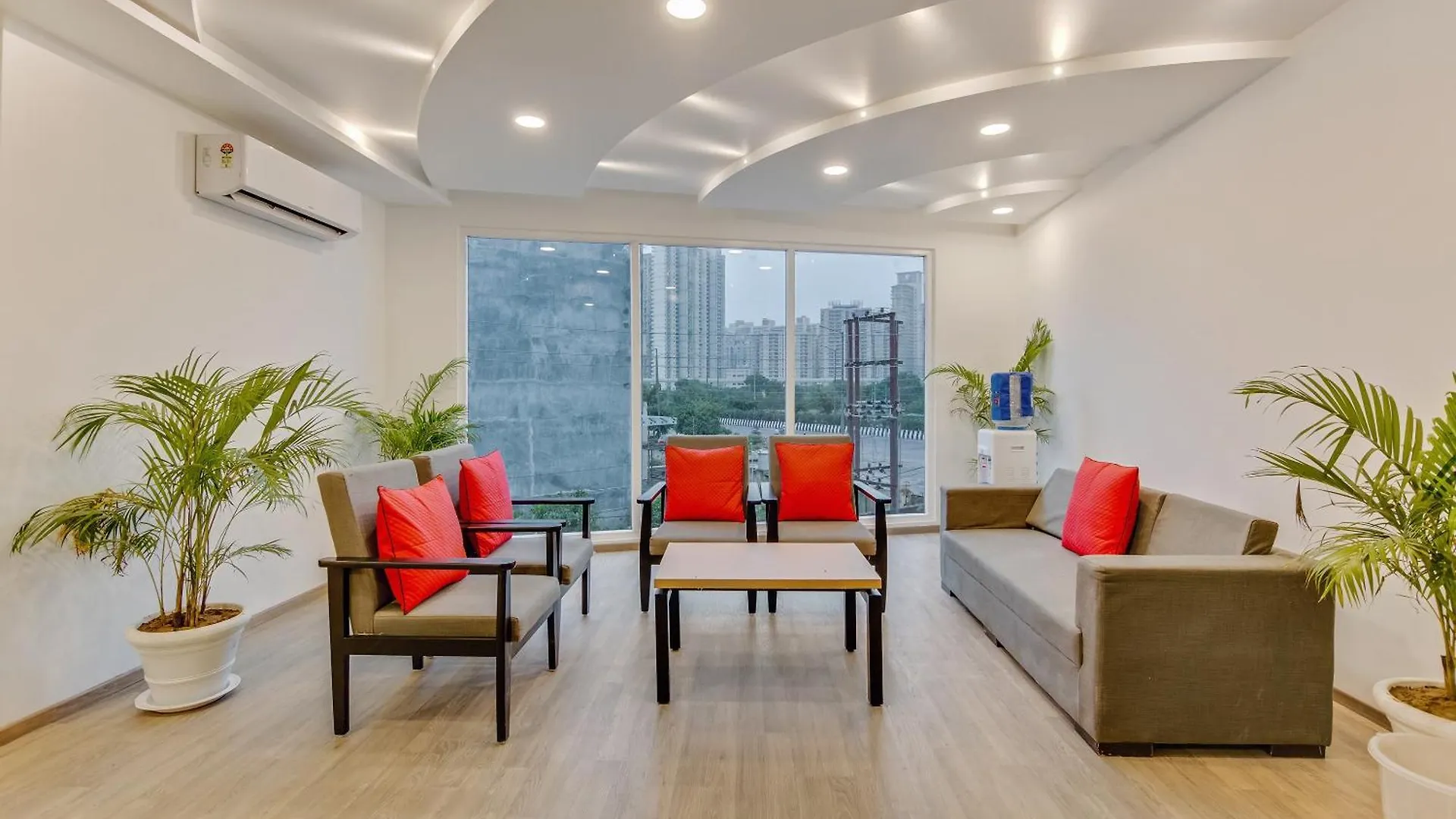 Townhouse Sector 49 Near Logix City Centre Noida Hotel