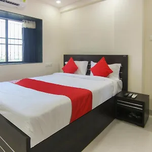 Hotel O 31, Akot